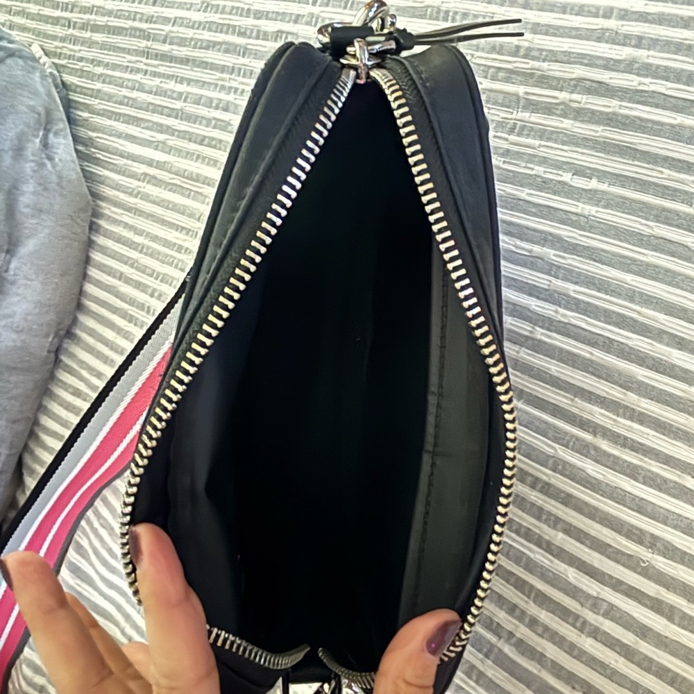 Marc Jacobs Black Crossbody Bag (Authentic) - Picture 4 of 9